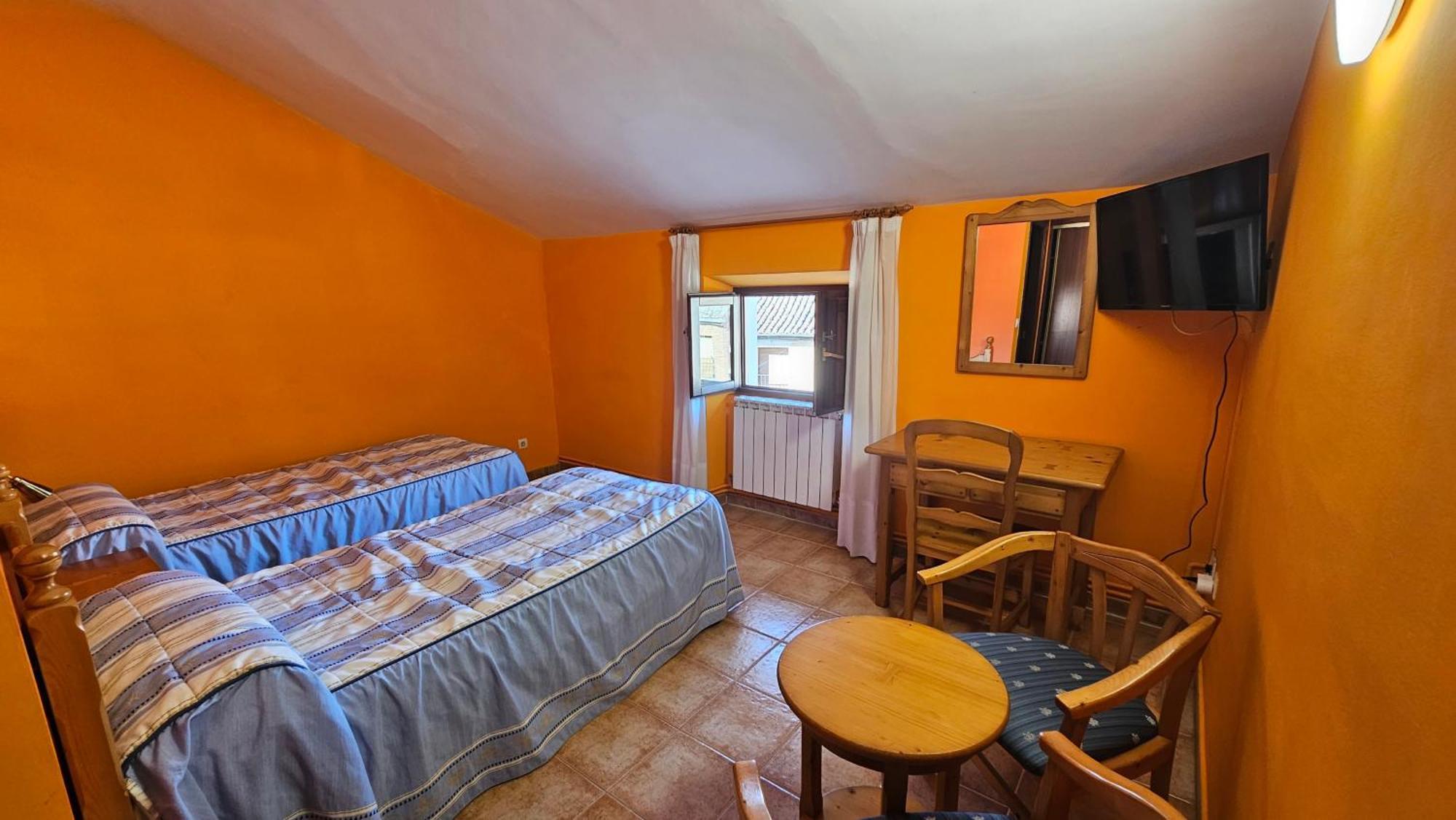 קאריון דה לוס קונדס Hostal Albe מראה חיצוני תמונה