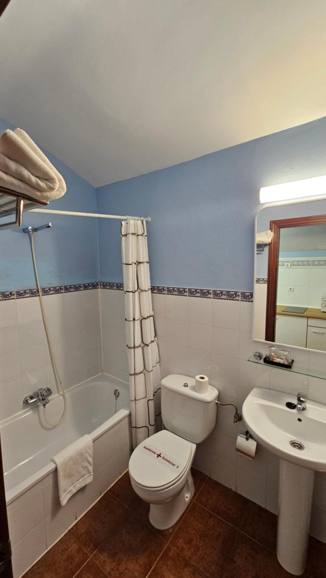 קאריון דה לוס קונדס Hostal Albe מראה חיצוני תמונה